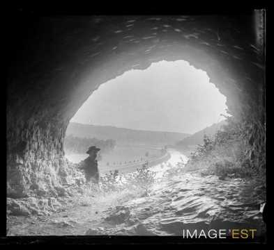 Devant la grotte du Géant (Gondreville)